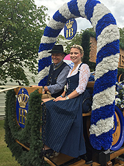 Hofbräu-Chef Dr. Michael Möller, die Bayerische Bierkönigin Sabine-Anna Ullrich (©Foto: Martin Schmitz)